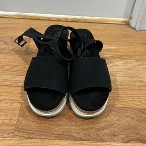 Pierre Dumas Wedges/Sandals